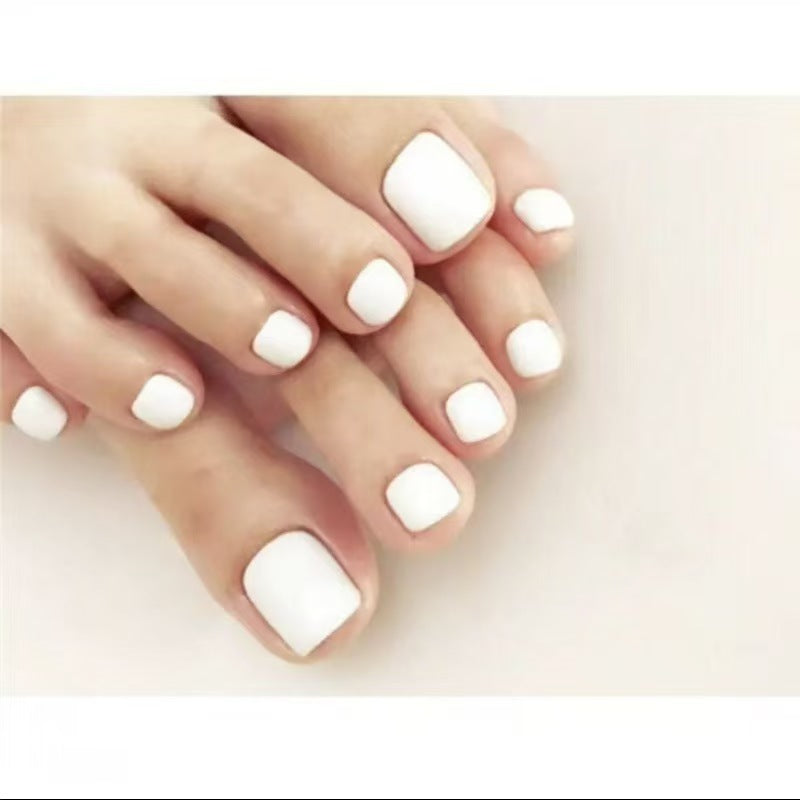 Elegantly designed toenails Kalsten