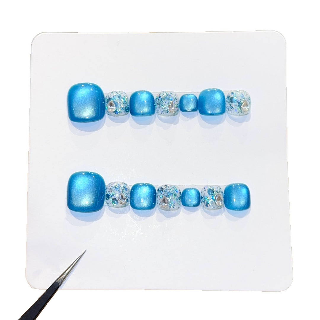 Sparkling artificial nails with glamorous design Kalsten