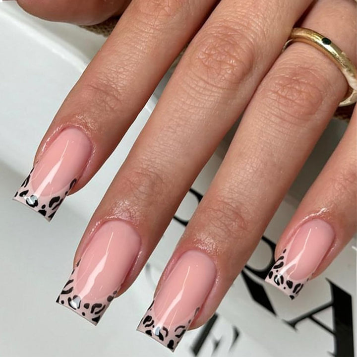 Artificial nails with leopard edges and glitter details Kalsten