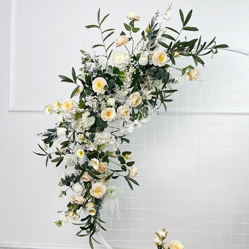 Autumn-Themed Decorative Floral Garland