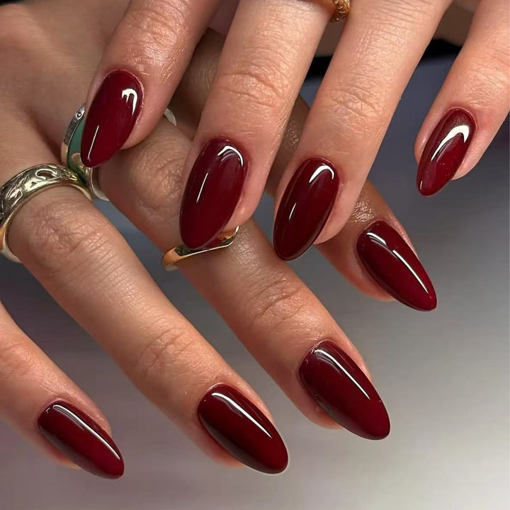 Elegant Nail Art in Modern Design Kalsten