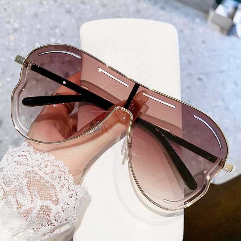 Women's sunglasses in modern shield design Kalsten