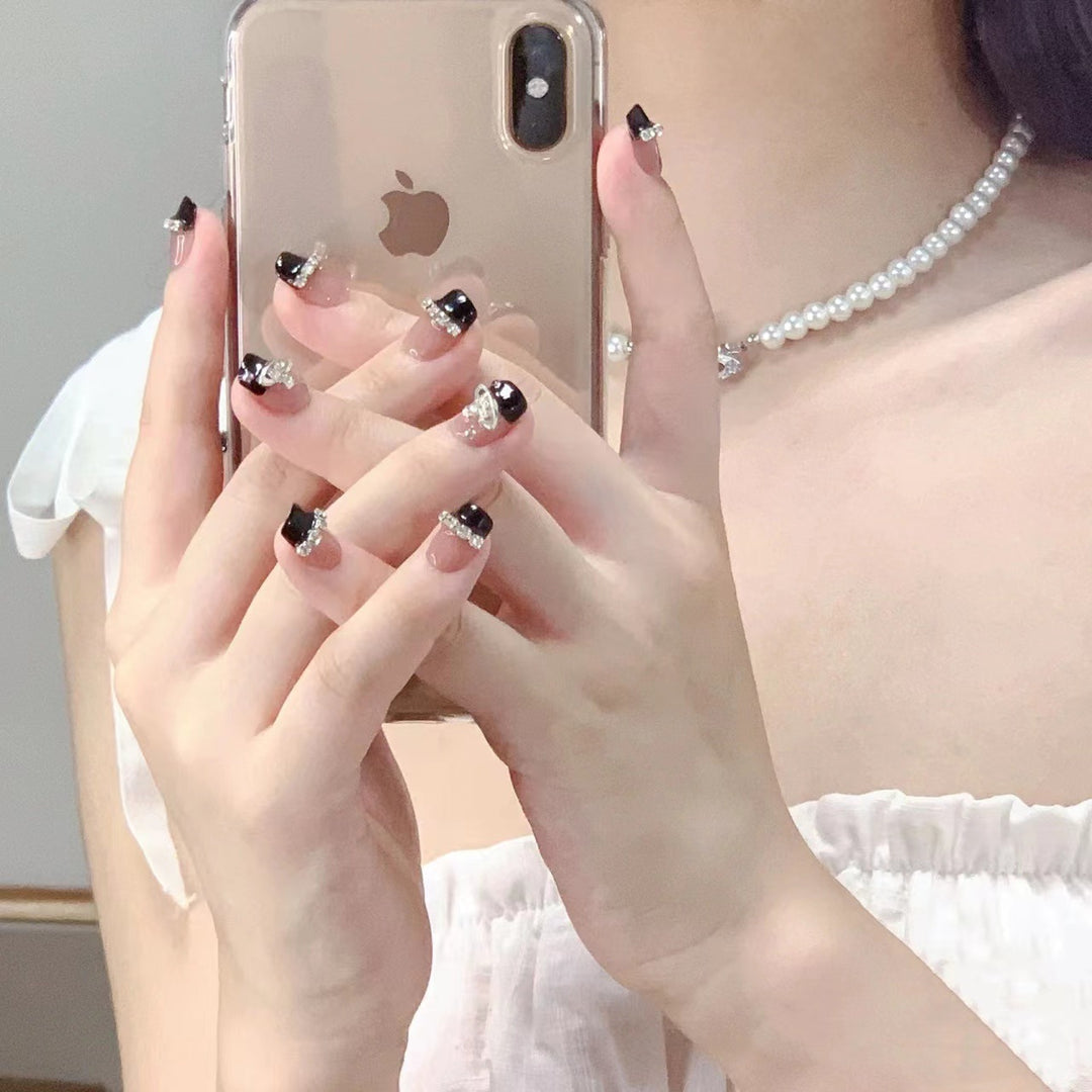 Glamorous nail art with rhinestone embellishments Kalsten