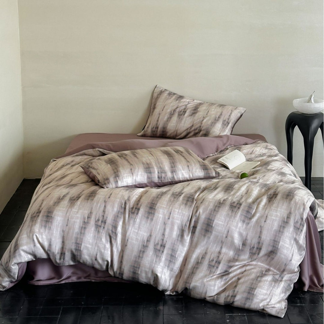 Satin bedding set with floral print and ruffle