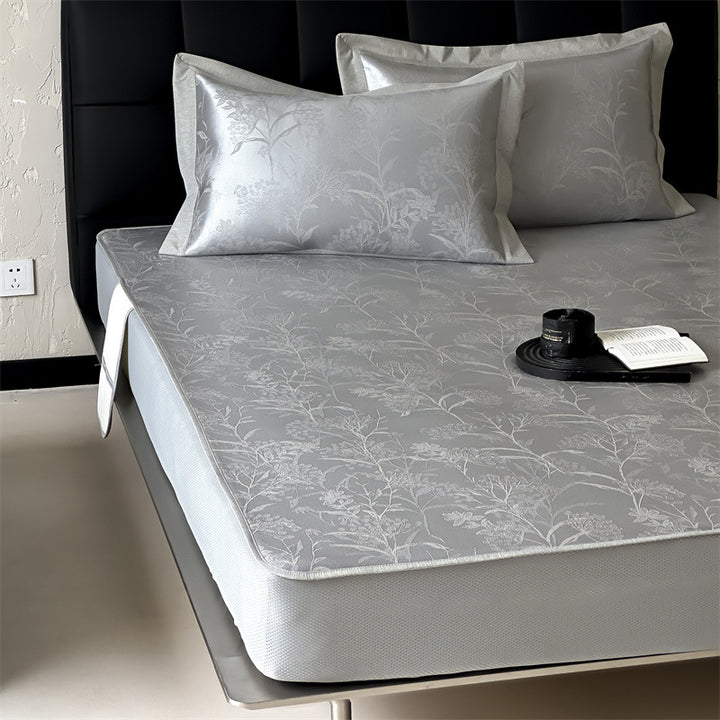 Finely woven satin fitted sheet with floral jacquard relief and reinforced all-round elastic