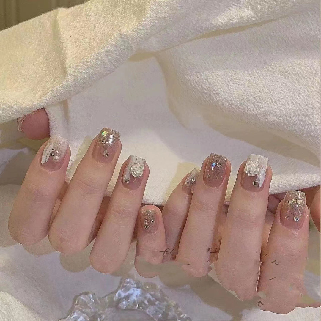 Elegant Floral Press-On Nail Art
