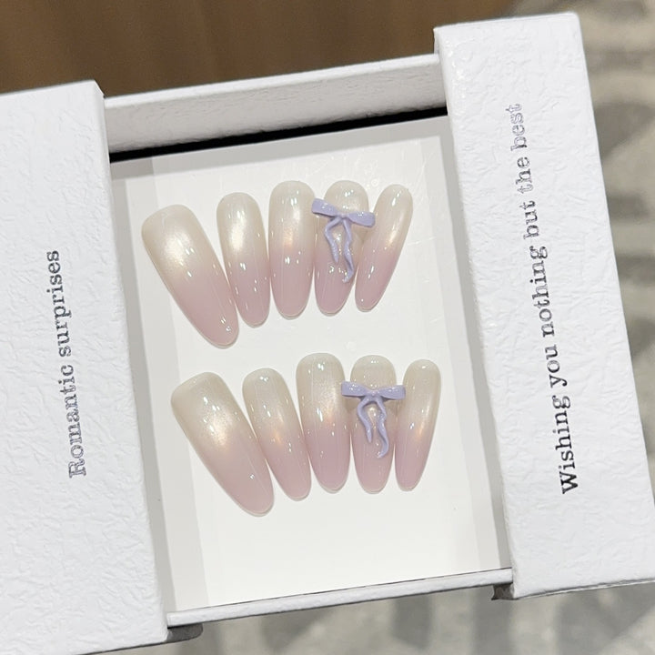 Artificial nails with romantic design and shimmering accents Kalsten