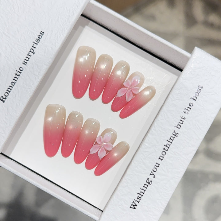 Artificial nails with romantic ombre design and floral accents Kalsten