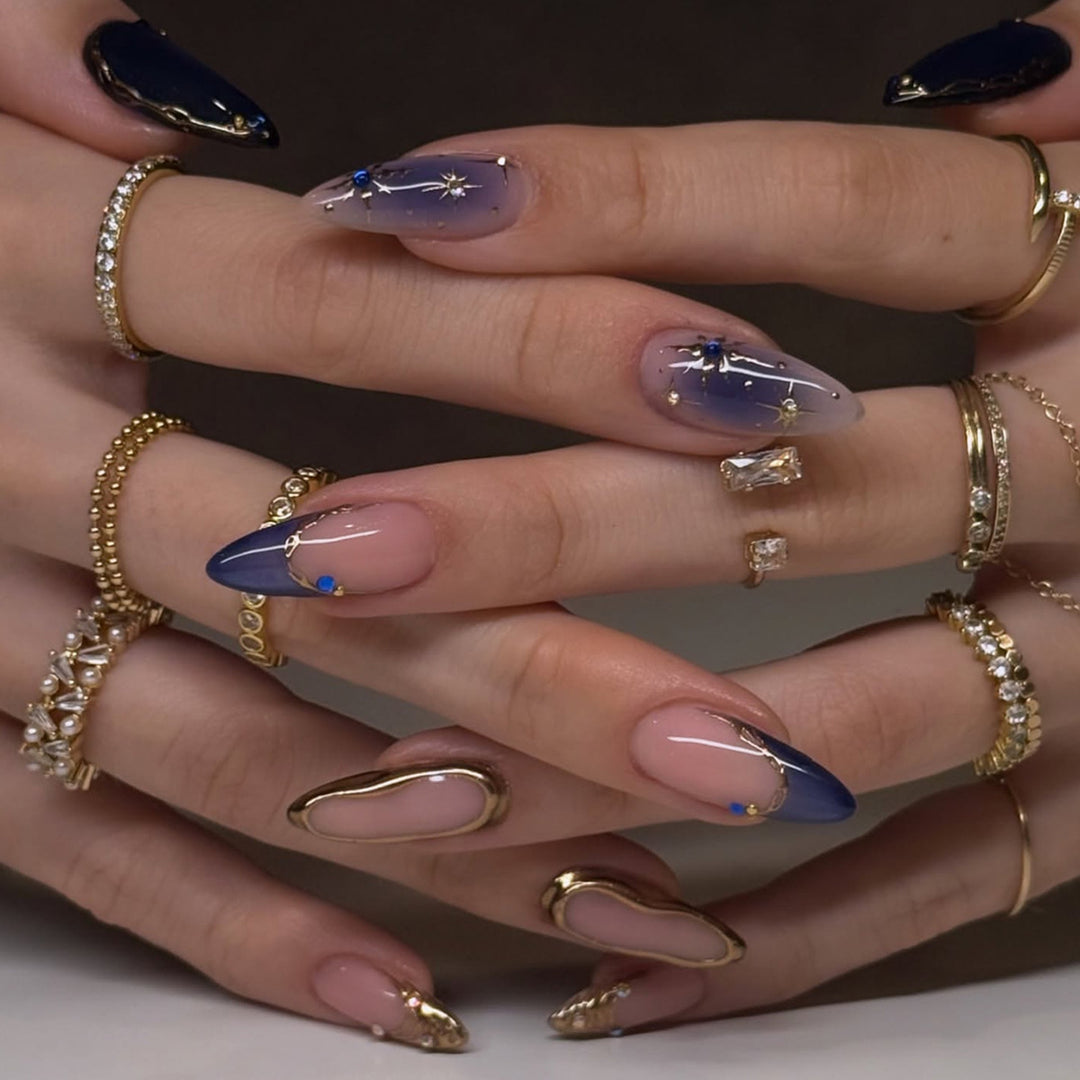 Artificial nails with elegant gold accents Kalsten