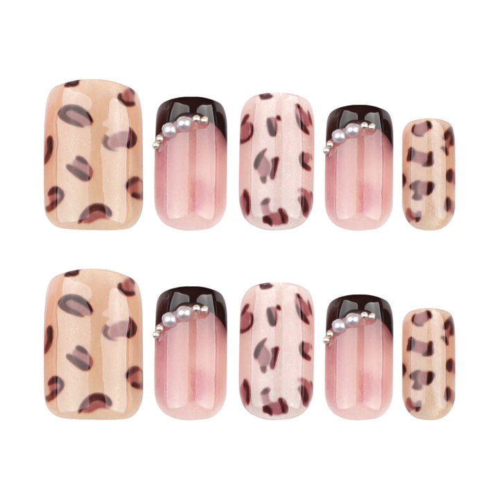 Artful Nail Art with Filigree Decorations Kalsten