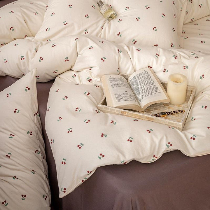 Quilted bedding set with floral vintage look and breathable cotton cover