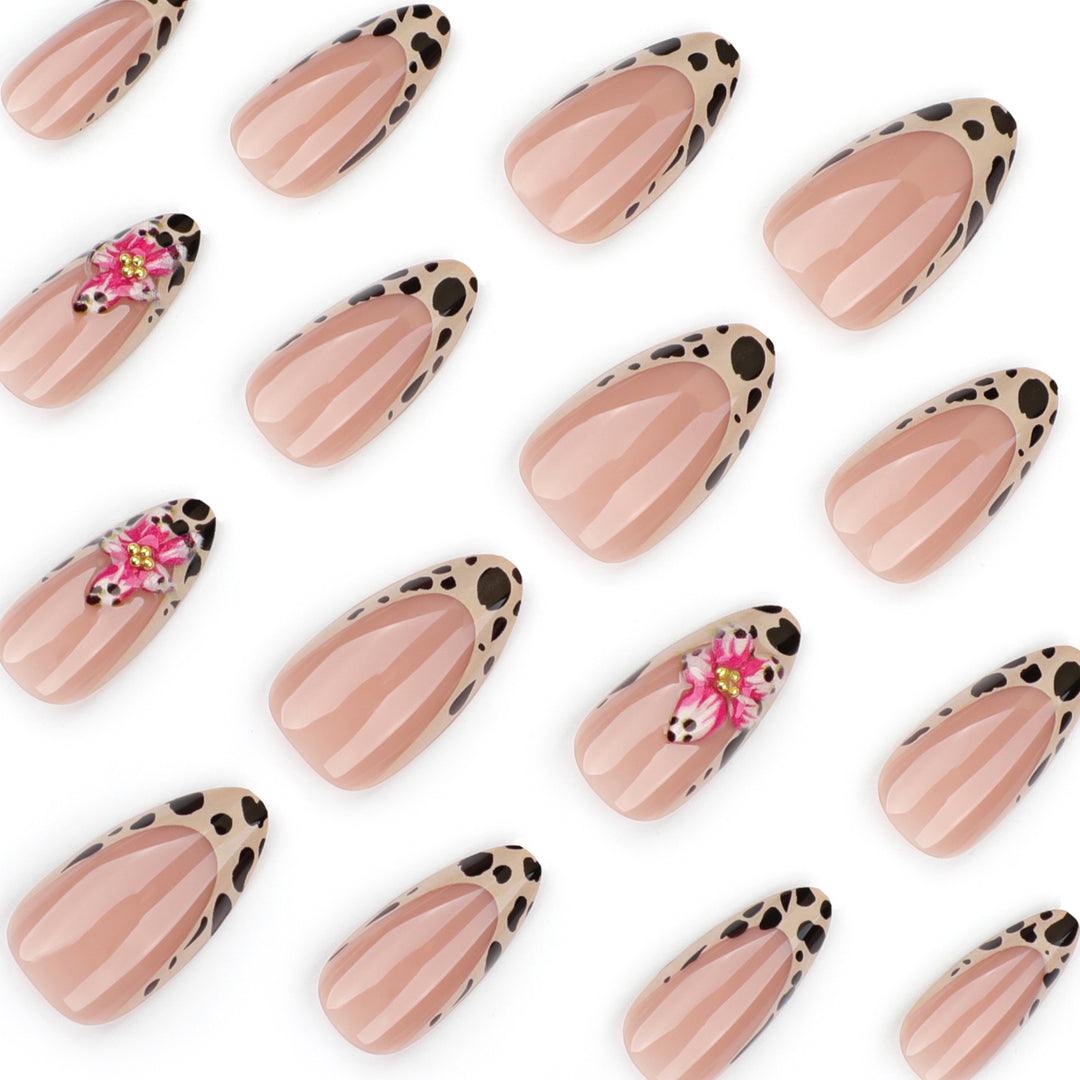 Artificial nail art with floral design and stylish leopard pattern Kalsten
