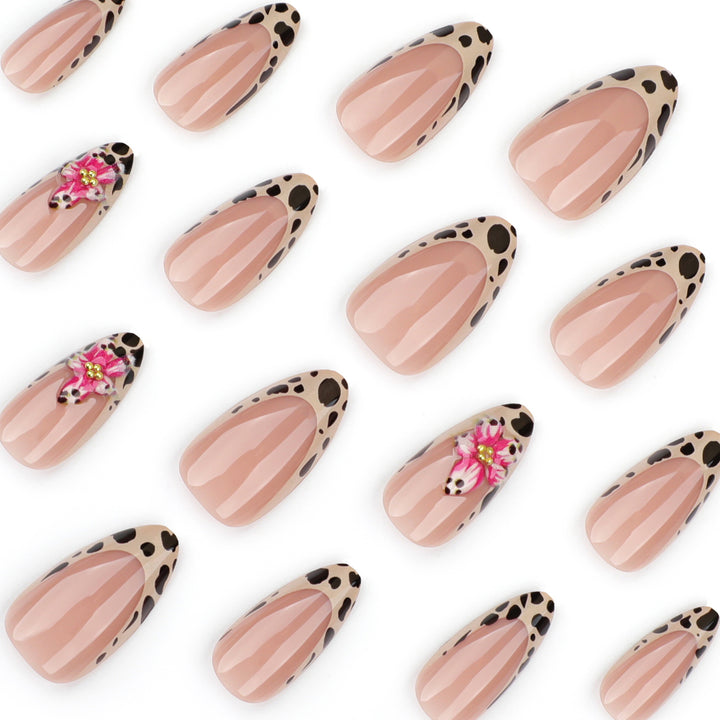 Artificial nail art with floral design and stylish leopard pattern Kalsten