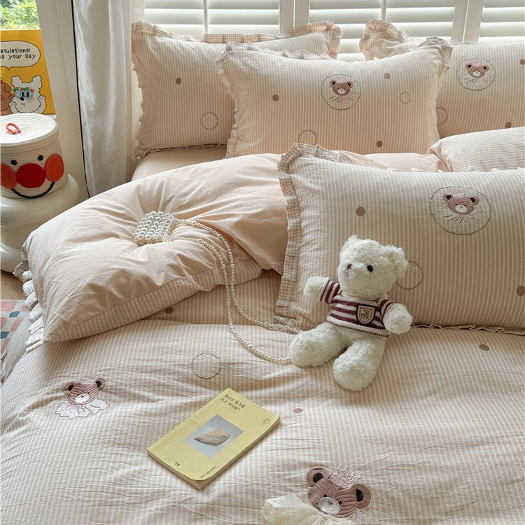 Playful cotton bedding set with ruffles and appliqués