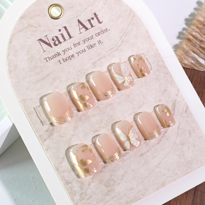 Artful nail design with leaf motifs Kalsten