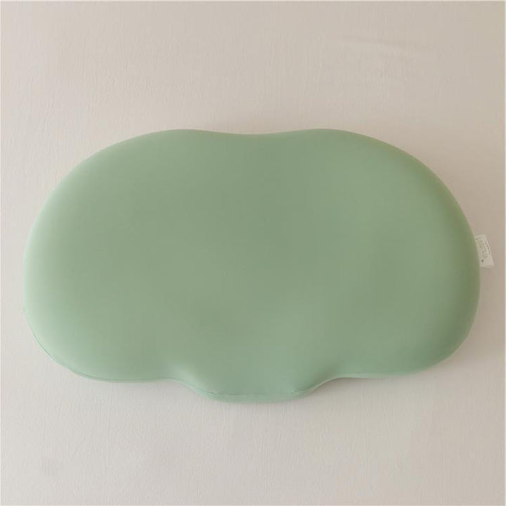 Ergonomic baby pillow against flat head with memory foam