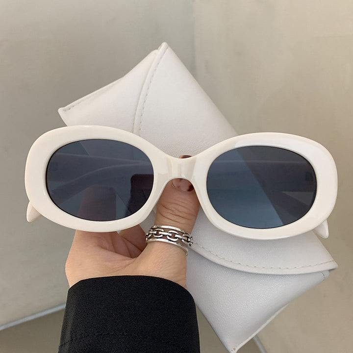 Ladies fashionable sunglasses in elegant oval design with sturdy frame Kalsten