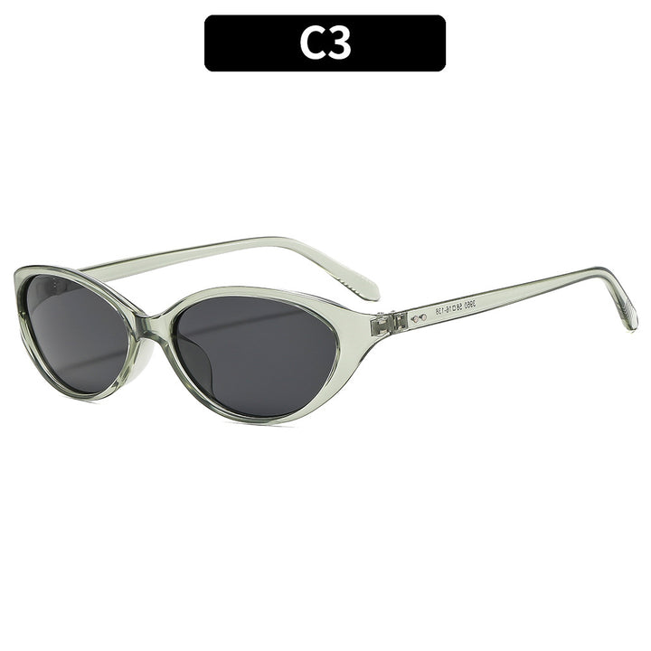 Vintage-Inspired Cat-Eye Sunglasses Fashionable Appeal