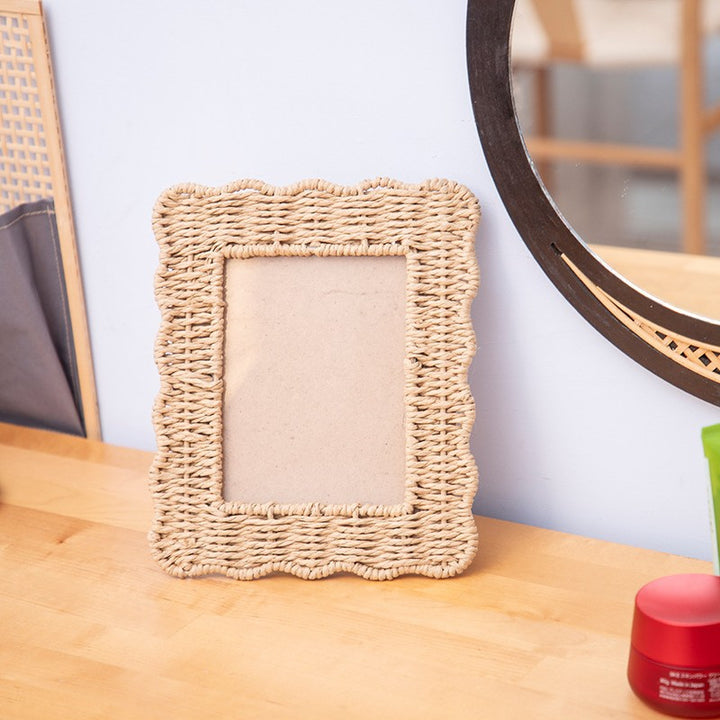 Playful picture frame in rattan style Kalsten