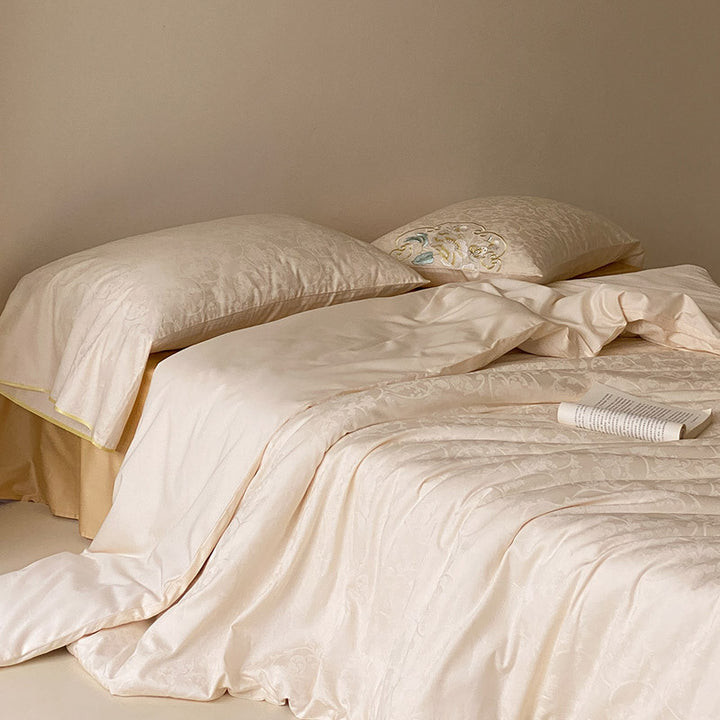 Luxurious jacquard bedding set made of cotton satin with comforter and embroidered pillowcases
