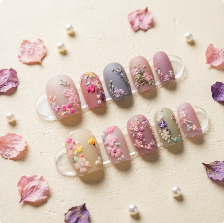 Art nail design with floral motifs Kalsten