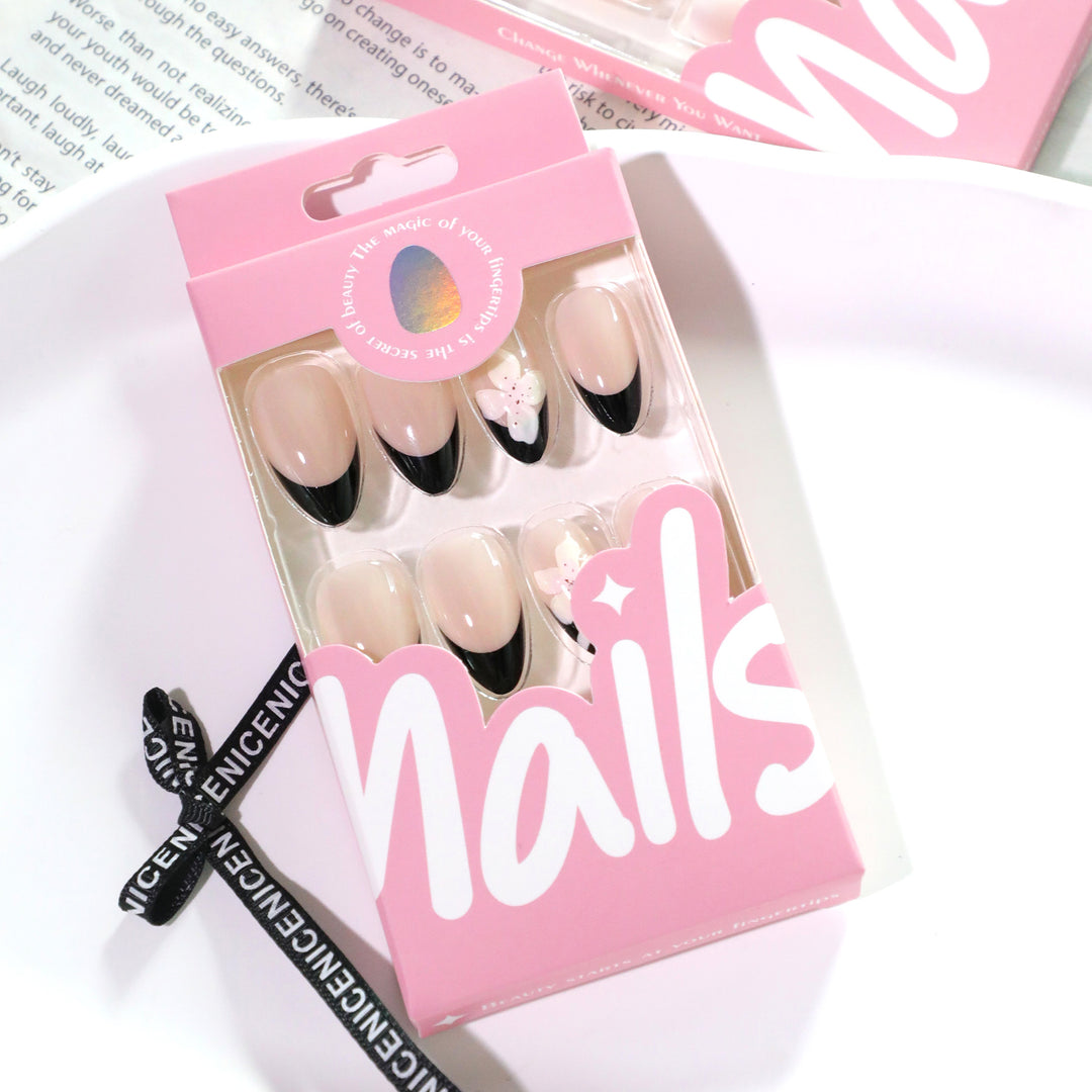 Elegant Nail Art with Flower Accents Kalsten
