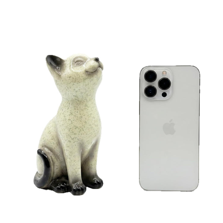Resin statue of a cat Kalsten
