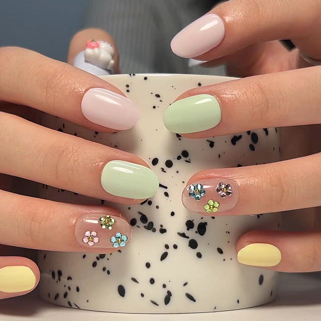 Artful Nail Art with Flower Decorations Kalsten