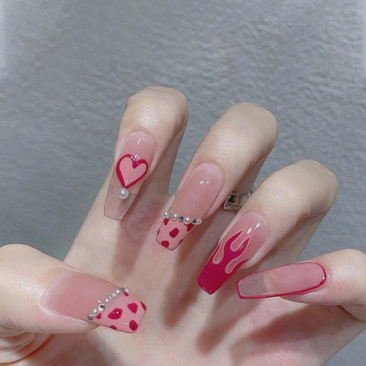 Glamorous artificial nails with sparkling accents Kalsten