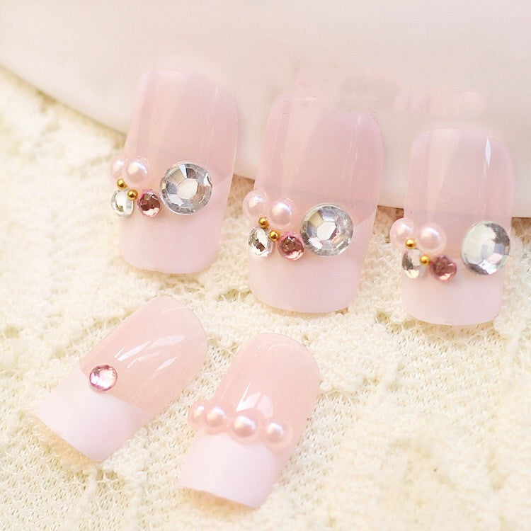 Artificial nails with elegant flower and rhinestone design Kalsten