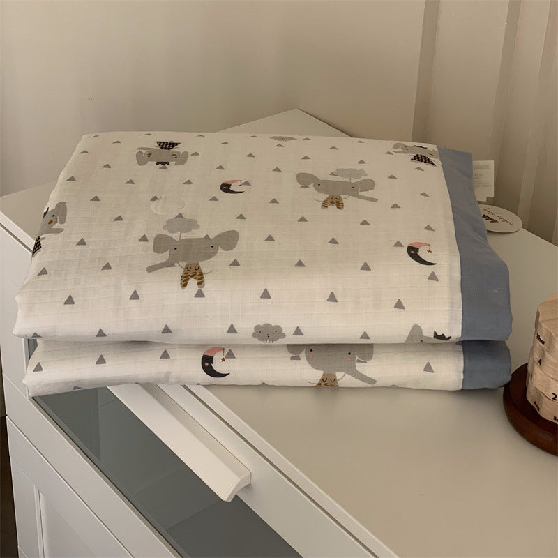 Soft muslin baby blanket with teddy design and double-layered gauze