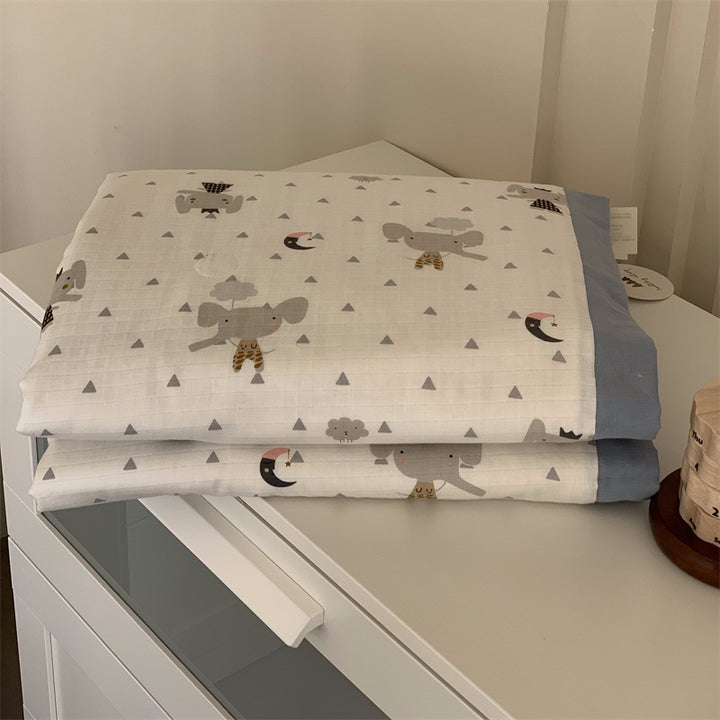 Soft muslin baby blanket with teddy design and double-layered gauze