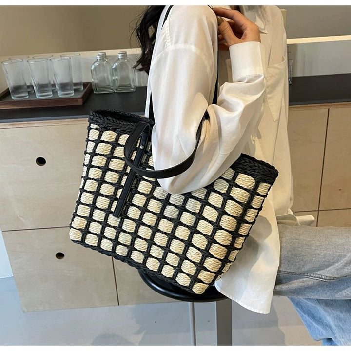Spacious handbag with woven design Kalsten