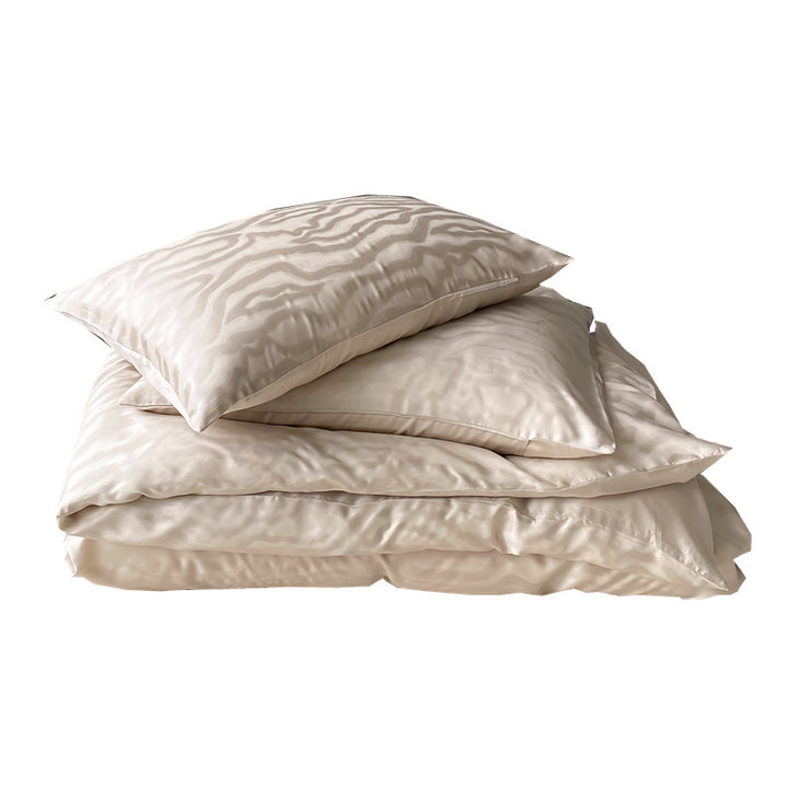Luxurious satin bedding set with jacquard leopard pattern and silky-matte finish