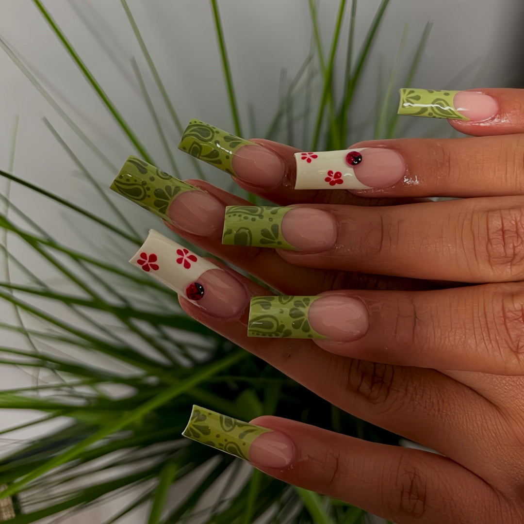 Floral Design Press-On Nail Art Kalsten