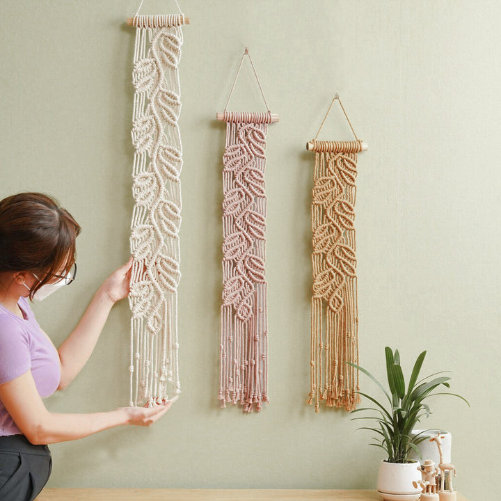 Handwoven Macrame Wall Decoration with Leaf Design
