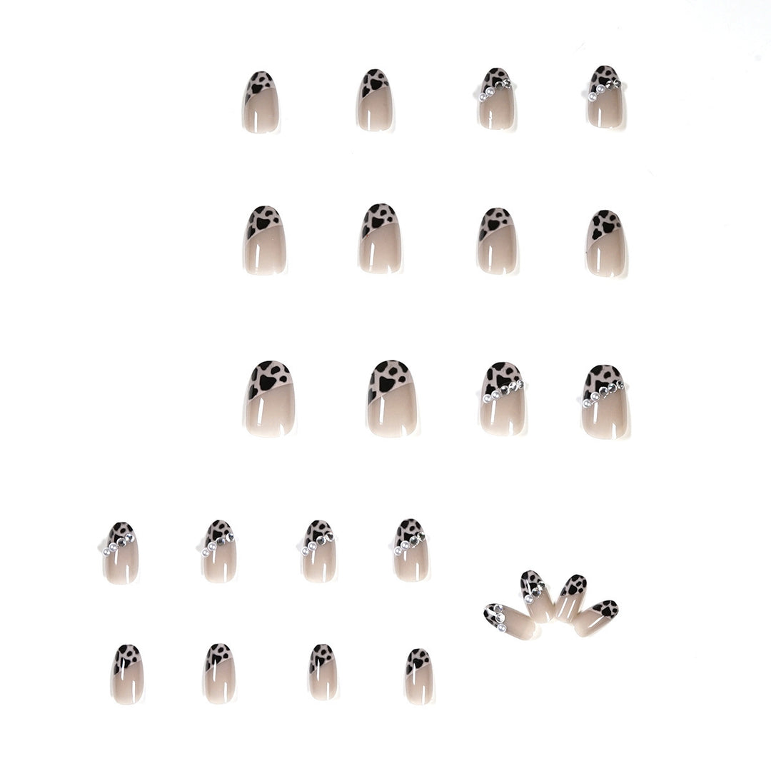 Artificial nail set with glamorous leopard pattern and elegant pearl decorations Kalsten