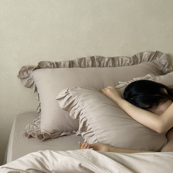 Elegant cotton bedding set with ruffle and soft percale finish