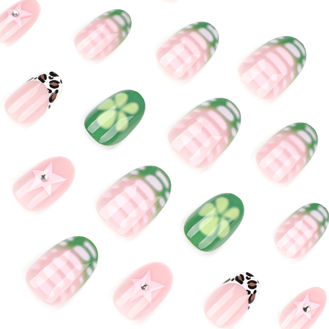 Artificial nail art with floral accents Kalsten