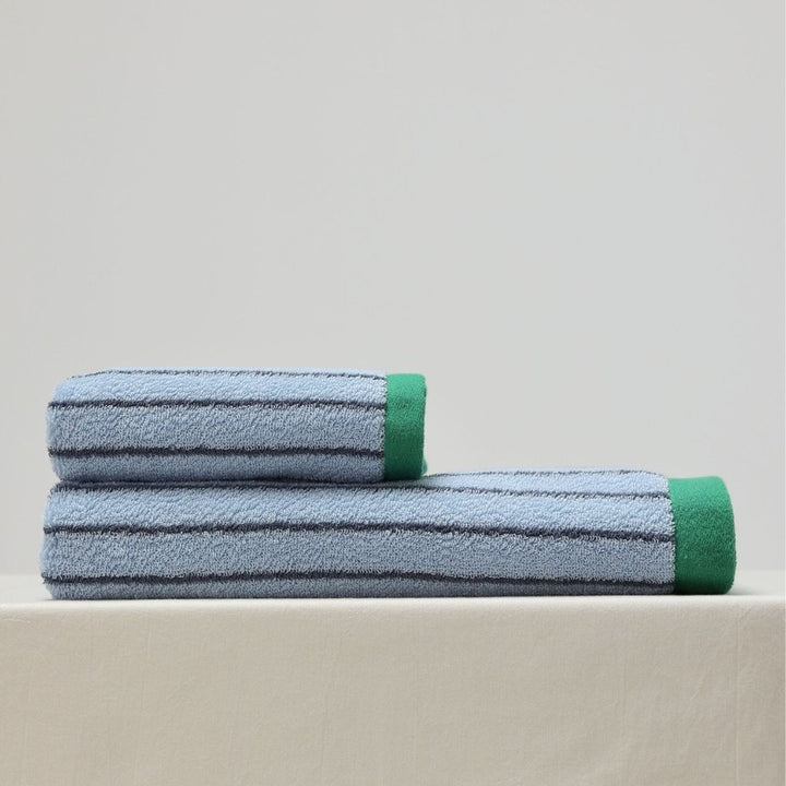 Cozy terry beach towel with high-quality edging
