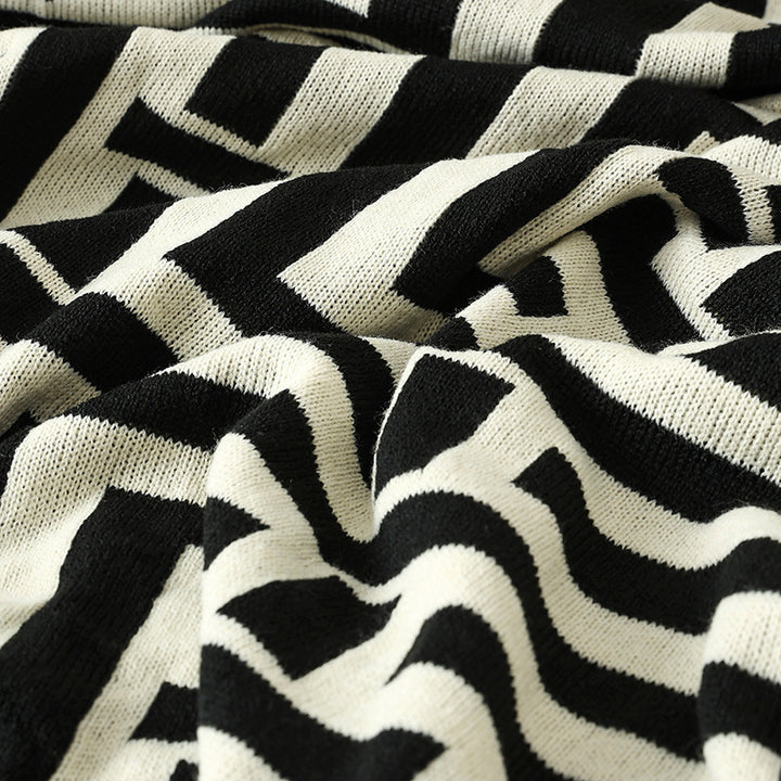 Women's decorative comfort blanket in modern geometric design Kalsten
