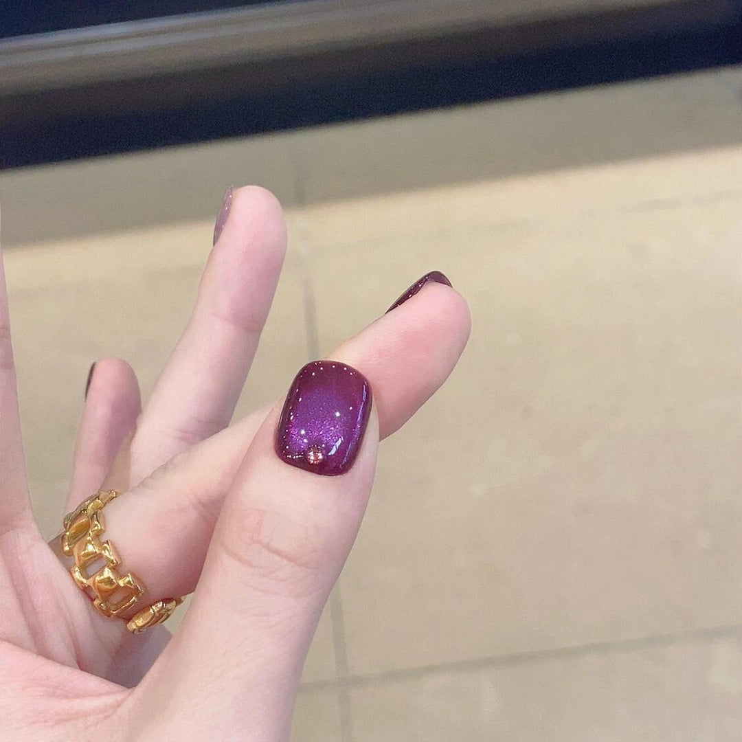 Artificial nails with unique glitter accents Kalsten