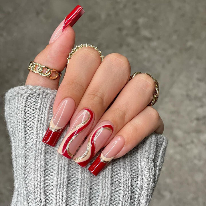 Glamorous artificial nails with elegant wave pattern and glitter accents Kalsten