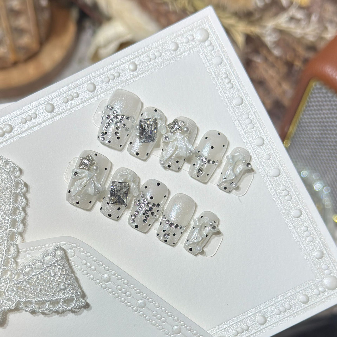 Elegant Rhinestone-Adorned Press-On Nail Set Kalsten
