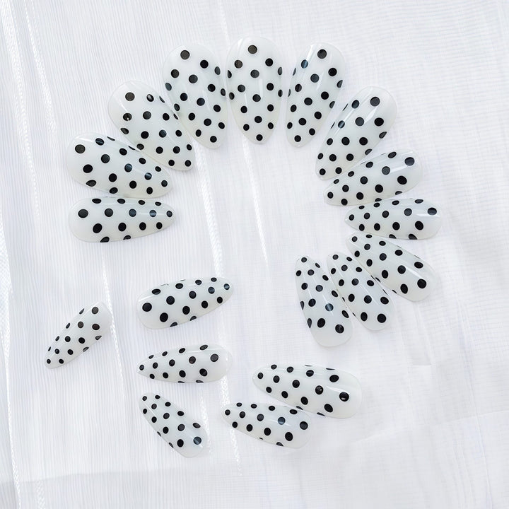 Artistic Polka Dot Design Press-On Nails Kalsten