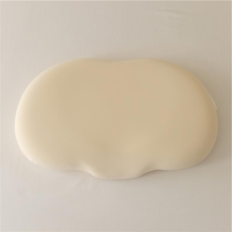 Ergonomic baby pillow against flat head with memory foam