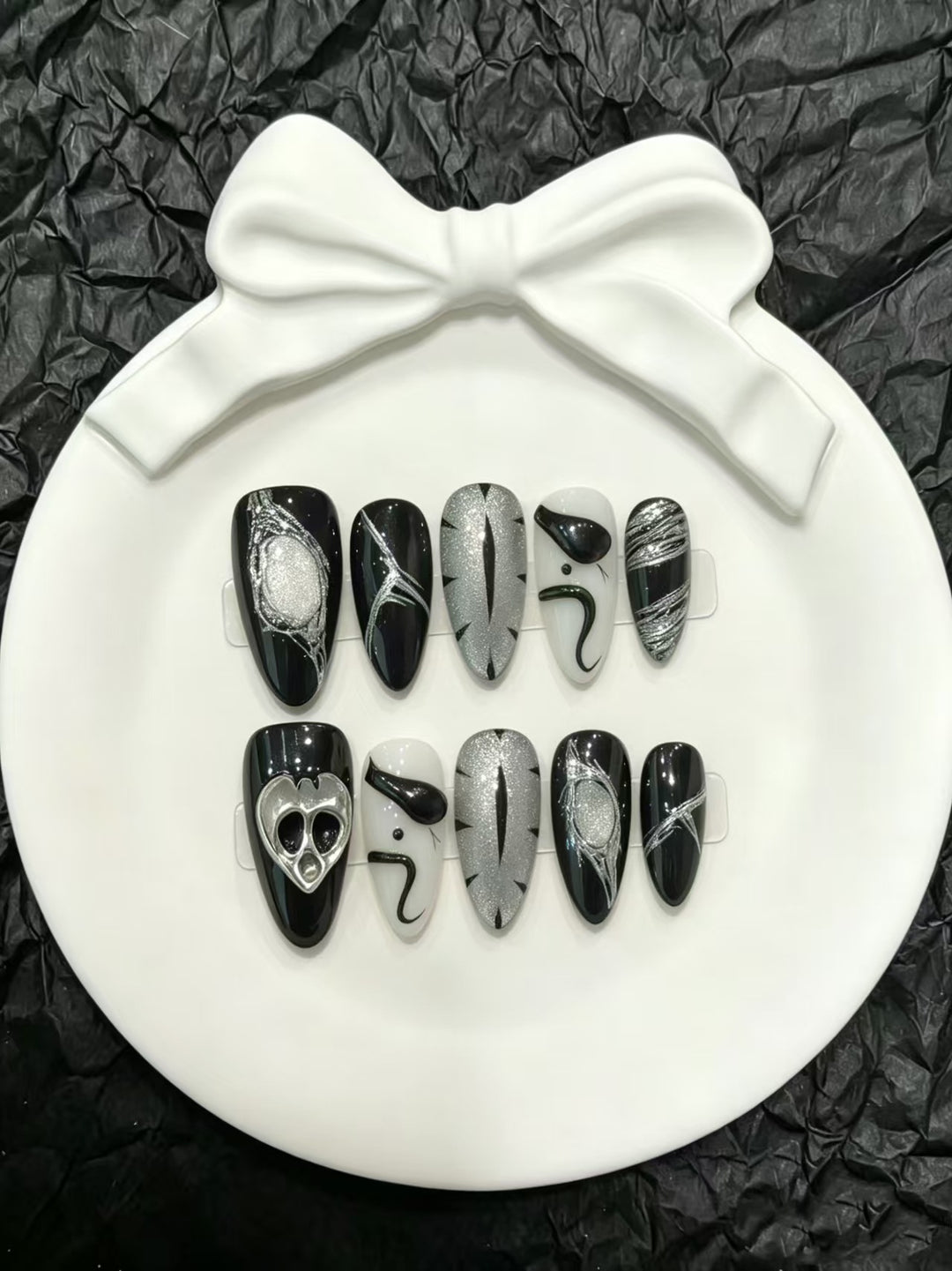 Artistic Statement Press-On Nail Set