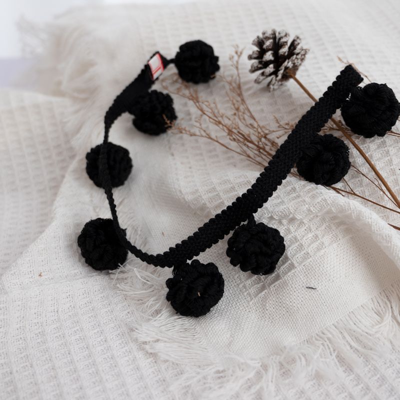 Decorative border with pompons Kalsten