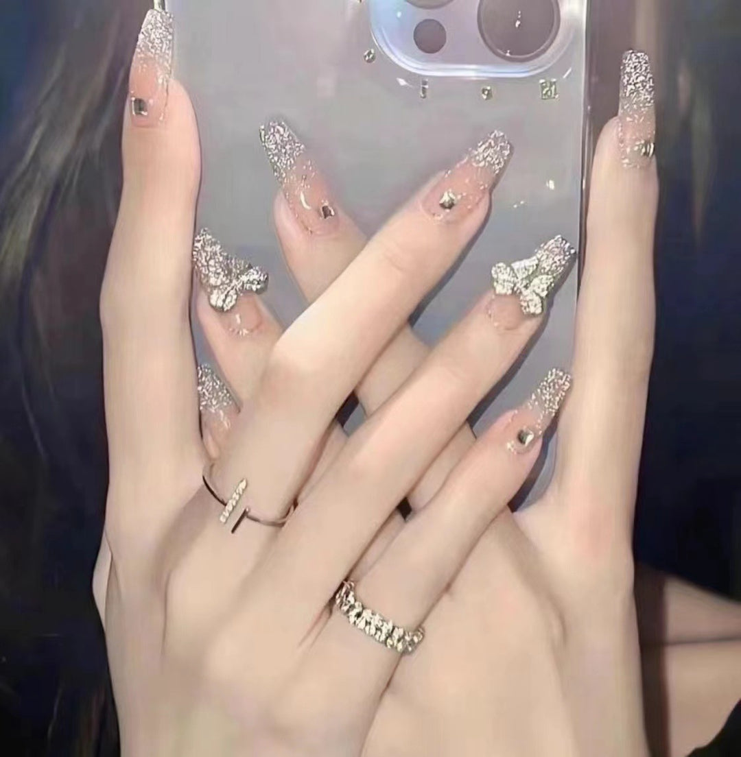Elegant and Shiny Nail Art Kalsten
