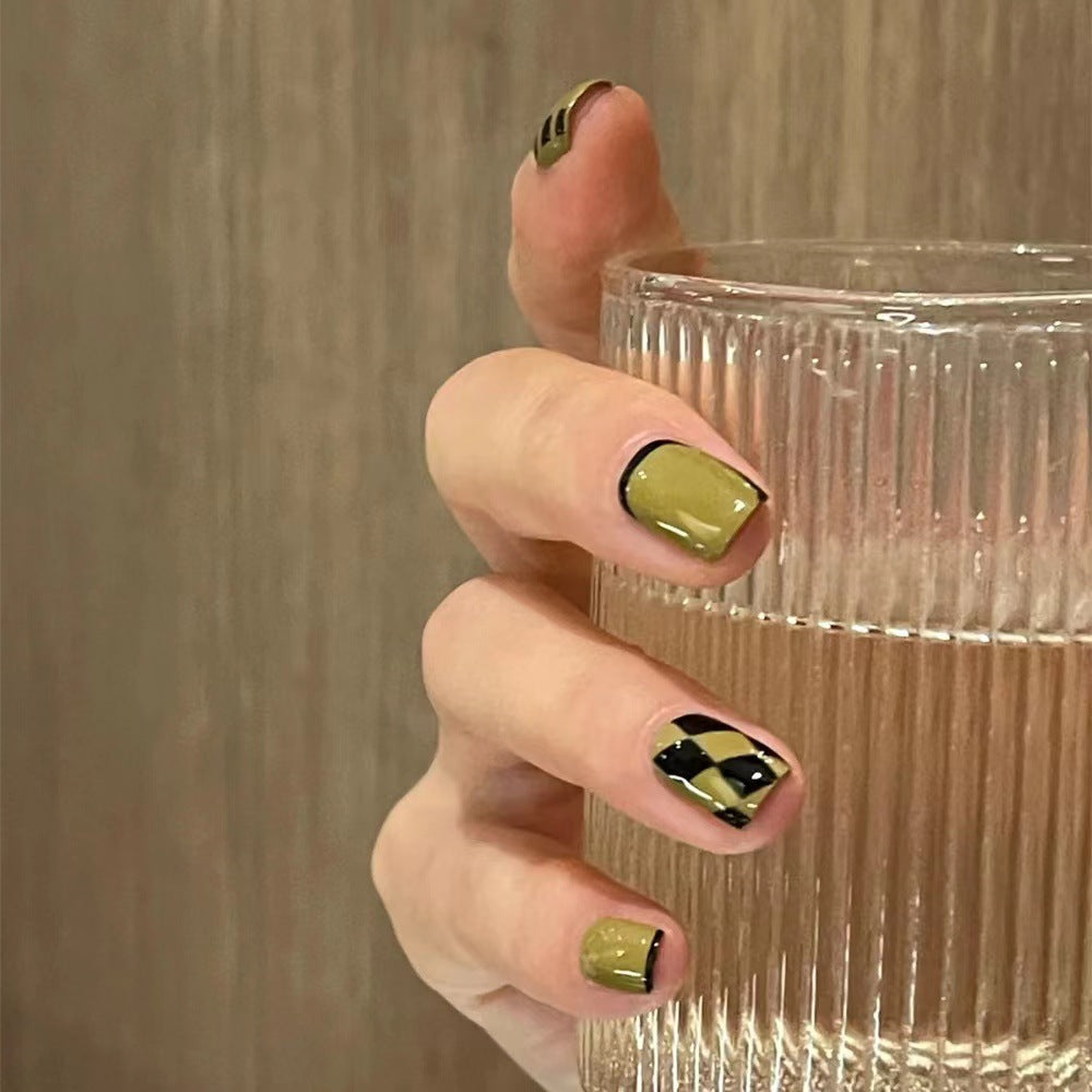 Creative nail art with geometric patterns Kalsten